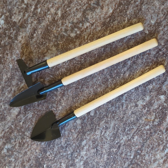 Free with purchase- mini Gardening tools NWT - Picture 3 of 4
